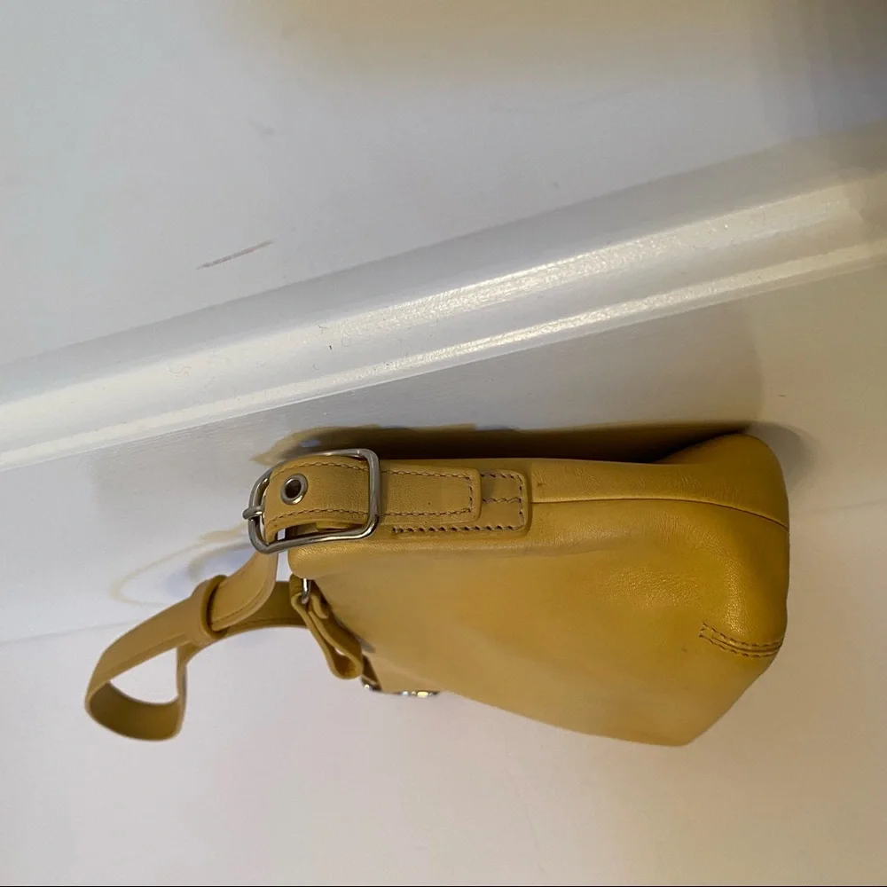 COACH BAG WRISTLET TAN BUTTER LEATHER ZIP TOP BROWN SIGNATURE C LINING